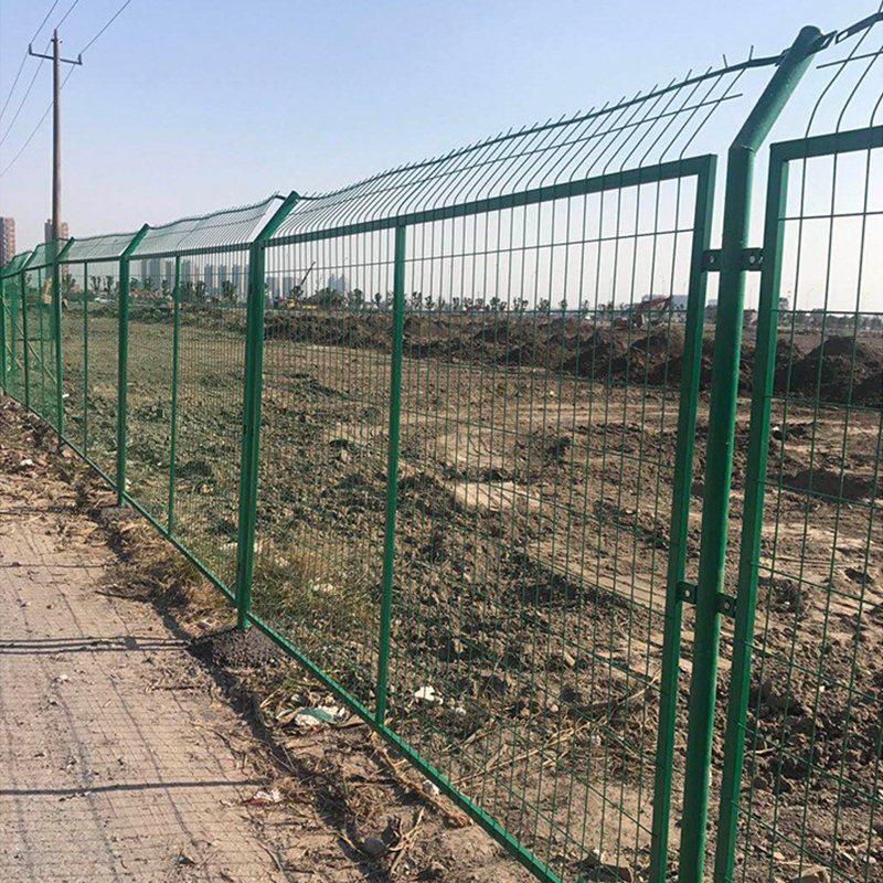 梁子湖圈地鐵絲網